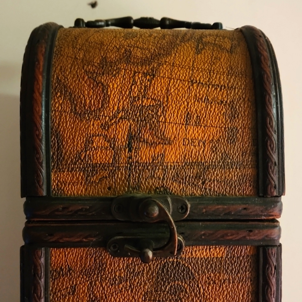 [SOLD]☆[HP]☆  Vintage Wooden Wine Box/Carrier - Picture 2 of 10